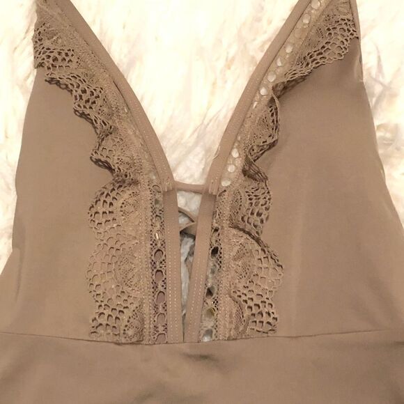 New Laundry Plunge one-piece   - Picture 4 of 6